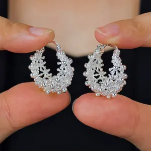 Boucles d'Oreilles Créoles Style Old Money Vintage Français Panier Ajouré Élégant Minimaliste en Alliage Électroplaqué Boucle d'Oreille Femme Bijoux