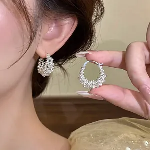 Orecchini a Cerchio Cesto di Fiori Tondi Cavi in Lega di Lusso Vintage per Donna Gioielli con Fibbia Auricolare Colore Argento Moda Regalo
