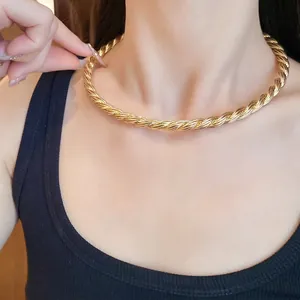 Elegant vintage twisted metal rope choker necklace in gold finish for women's style