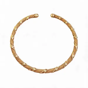 Elegant vintage gold twisted metal choker necklace with intricate mesh texture design.