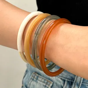 Brazalete Delgado de Resina de Imitación de Jade de Nuevo Estilo Chino Blanco Permeable al Hielo Caramelo de Contraste Para Mujeres Joyería Diaria