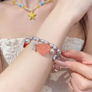 Set bracciale e collana di perline in resina con ciondoli a cuore e fragola alla moda