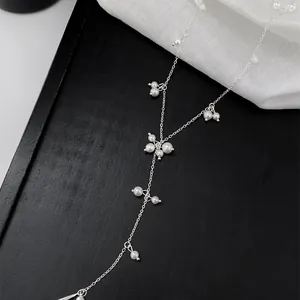 Detail of French luxury Y-shaped necklace featuring elegant starry pearl clusters