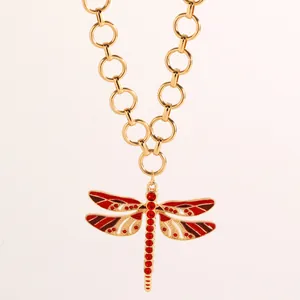 Collana a catena vintage dorata con ciondolo a forma di libellula con strass rossi