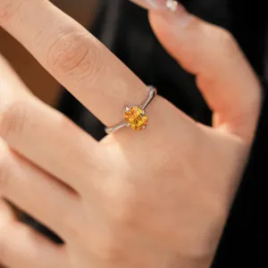 Bague élégante avec zircone jaune ovale au doigt, anneau en argent minimaliste