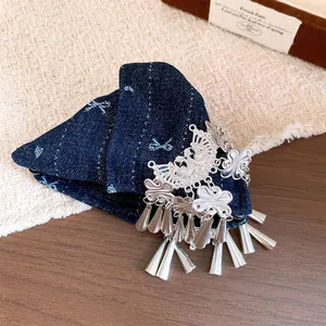 Pinza per capelli fiocco in denim blu navy stile etnico con nappe a farfalla argento