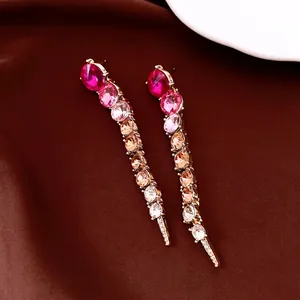 Elegante lange Ohrhänger mit Strass-Farbverlauf und rosa bis klaren Kristallen für Damen