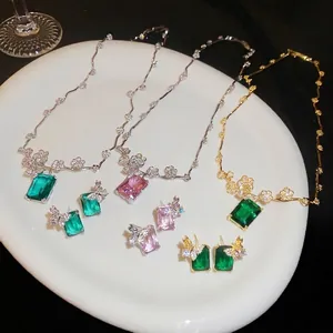 Elegante set di gioielli placcati in oro 18 carati con zirconi a fiori e pietre quadrate