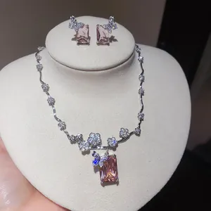 Set di gioielli di lusso con zirconi rosa quadrati e design a farfalla floreale