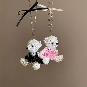 Collier élégant avec pendentif ours en perles, maillons cœur et nœud en ruban noir