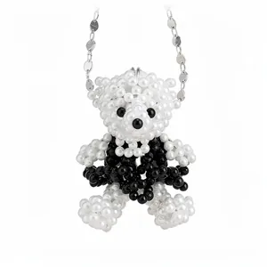 Collier artisanal avec pendentif ours en perles noir et blanc et chaîne argentée fine