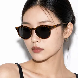 Lunettes de soleil tendance à motif léopard pour hommes et femmes avec verres foncés