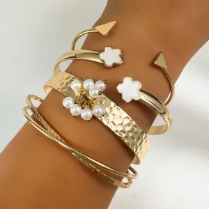 Bracelets Joncs En Métal Plaqué Or Fleur Émail Blanc Imitation Künstliche Perle Bracelets Manchette Superposés Pour Femmes Bijoux De Mode