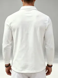 Vue de dos du polo blanc à manches longues pour hommes, idéal pour le golf et les loisirs