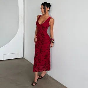 Élégante robe midi sans manches à col en V et imprimé floral rouge foncé pour l'été