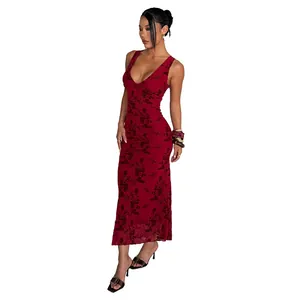 Robe longue moulante à imprimé floral rouge sans manches col en V pour femme