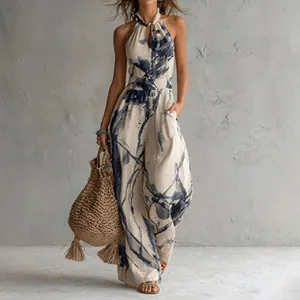 Elegante tuta chic con scollo all'americana e stampa tropicale blu astratta su beige