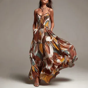 Vista dettagliata del vestito lungo smanicato da donna con stampa tropicale e balze