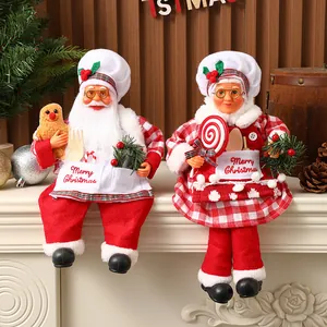 Détail de poupées Père et Mère Noël sur le thème chef assises sur un manteau de cheminée