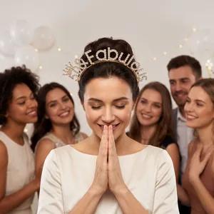 Funkelndes Strass-Haarband zum 50. Geburtstag mit Text '50 & Fabulous' für Damen Party Dekoration