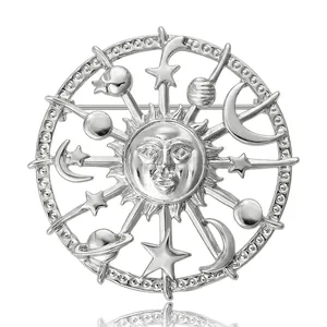 Élégante broche soleil céleste argentée avec étoiles et lunes pour vêtements