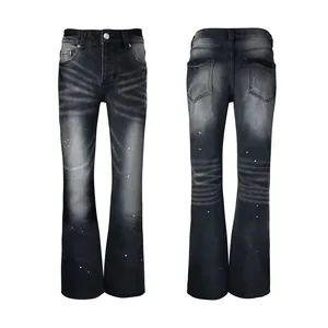 Vue détaillée avant et arrière d'un jean évasé ajusté pour homme en noir délavé