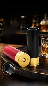 Vue détaillée des verres à shooter de 1,5 oz en forme de douille de fusil