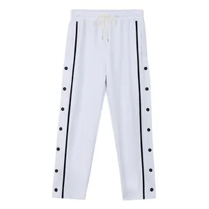 Pantaloni sportivi bianchi da uomo con bottoni laterali e strisce nere stile casual