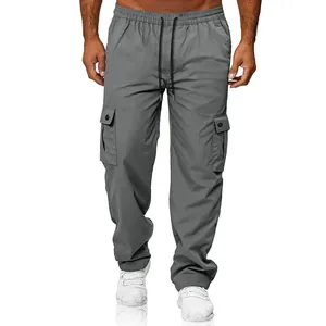 Vista frontal de pantalones cargo grises para hombre con cintura elástica