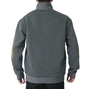 Rückansicht grauer Herren-Sweatshirt mit Karomuster und braunen Ellbogen-Patches