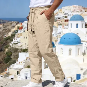 Détail de vue latérale du pantalon décontracté en lin pour homme beige avec cordon de serrage