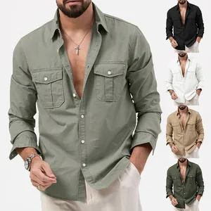 Dettaglio camicia casual da uomo a maniche lunghe con tasche multiple in vari colori