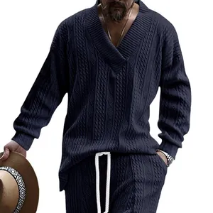 Ensemble pull en tricot bleu marine pour homme avec col en V et beau motif torsadé