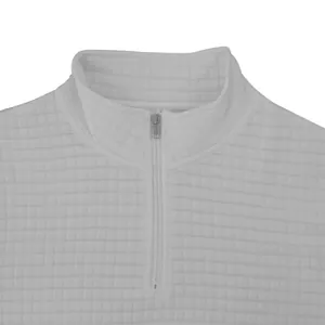 Detail eines weißen Sweatshirts mit Stehkragen, Reißverschluss und Waffelmuster