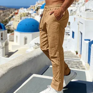 Détail de vue latérale d'un pantalon d'été pour homme en lin kaki avec cordon de serrage