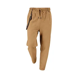 Vue de face du pantalon décontracté en lin respirant pour hommes en kaki avec cordon