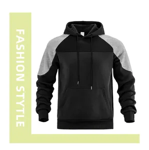 Lockerer Herren-Kapuzenpullover mit Raglanärmeln und Kontrastfarben für Freizeit-Look.