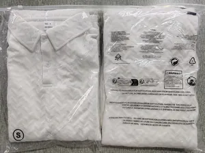 Weißes Jacquard-Polo-Set für Herren im Sommer in einer klaren Kunststoffverpackung