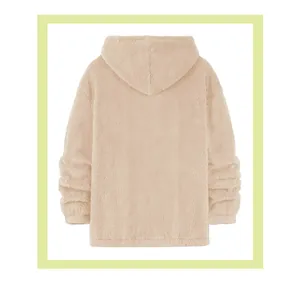 Vista posteriore di una comoda felpa con cappuccio oversize in pile Sherpa beige per uomo