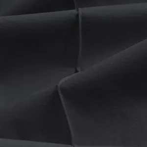 Vista macro della texture del tessuto nero ad alta densità per pantaloni sportivi