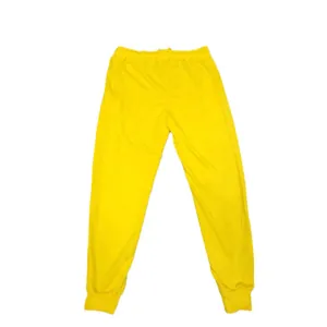 Detalle de pantalones deportivos amarillos para hombre con puños y cintura elásticos
