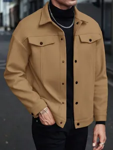 Stilvolle Herren Wolljacke in Camel mit Brustpattentaschen und Knopfleiste für den Winter