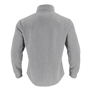 Vue arrière d'un sweat-shirt gris pour homme avec motif quadrillé et col montant