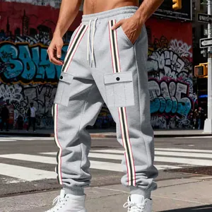 Pantaloni jogger cargo grigi da uomo con strisce verticali e tasche laterali