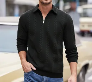 Dettaglio maglione nero uomo a treccia con mezza zip e colletto a revers elegante