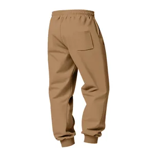 Vista posteriore dei pantaloni sportivi da uomo foderati in pile con tasca dietro