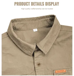 Détail de chemise de travail américaine montrant le col et l'étiquette taille M