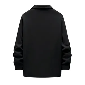 Vue arrière d'une veste de travail noire épaisse pour hommes avec col à revers pour l'hiver