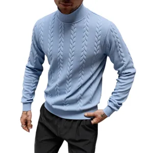 Elegante maglione da uomo azzurro a collo alto con trama a trecce per autunno e inverno
