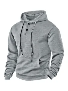 Hoodie décontracté pour hommes en jacquard avec boutons décoratifs et poche kangourou.